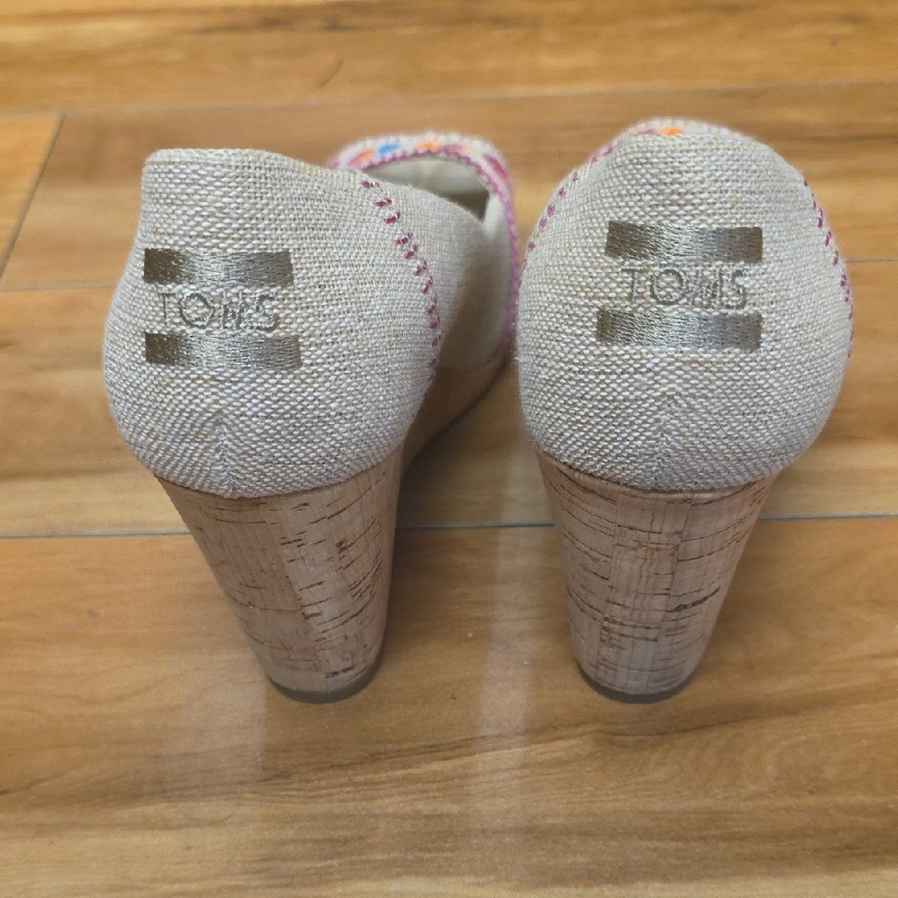 Toms Size 9 Stella Natural Burlap Embroidery Wedge Peep Toe Sandals - Picture 3 of 16